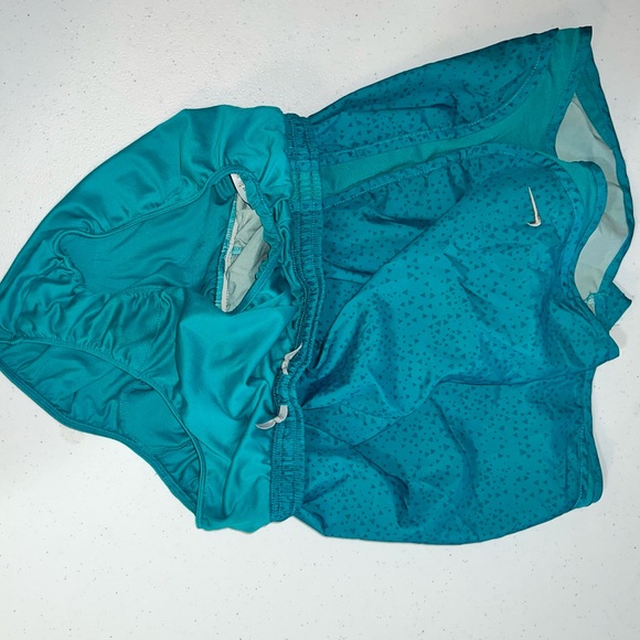 Women’s Nike shorts size Medium - Picture 4 of 4